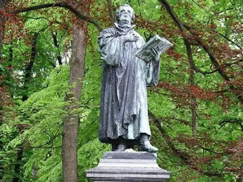 Pomník náboženského reformátora Martina Luthera v Aši
