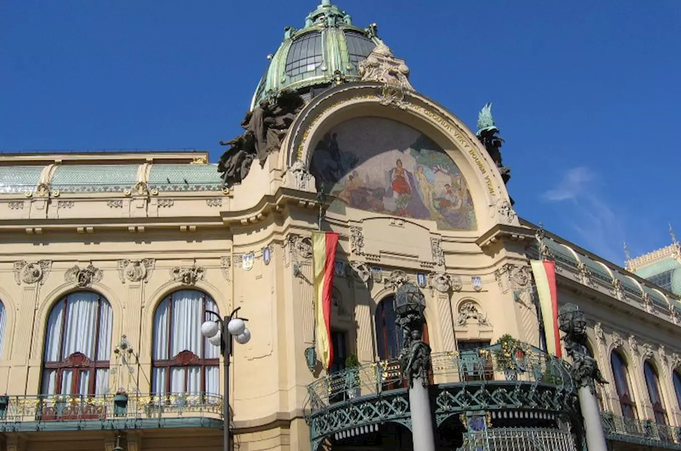 Pražský Obecní dům  slaví 100 let od otevření