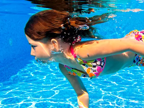 Bazény a aquaparky lákají deti na vstup zdarma nebo za korunu 