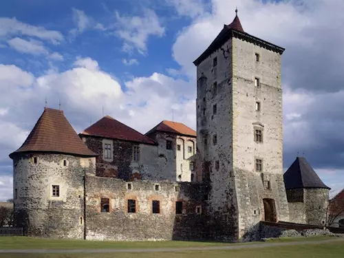Letošní velkou novinkou na hrade Švihov budou netradicní projíždky na pramici