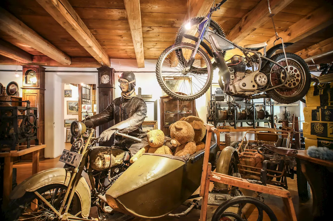 Muzeum historických motocyklů a prodejní galerie Krumlovský mlýn