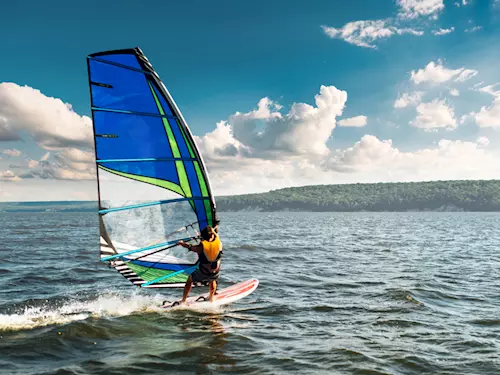 Zkroťte vítr, věnujte se windsurfingu!