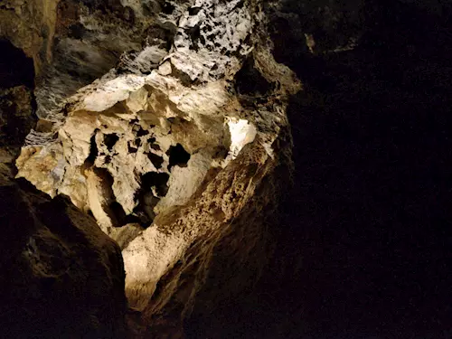 Zbrašovské aragonitové jeskyně – podzemí, kde čaruje kyselka 