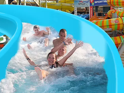 Užijte si aquaparky, bazény a vodní radovánky v okolí Prahy