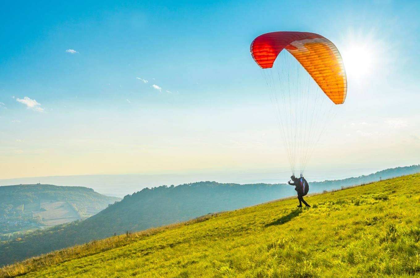 10 tipů na skvělé zážitky při paraglidingu a paraglidingové tandemové lety
