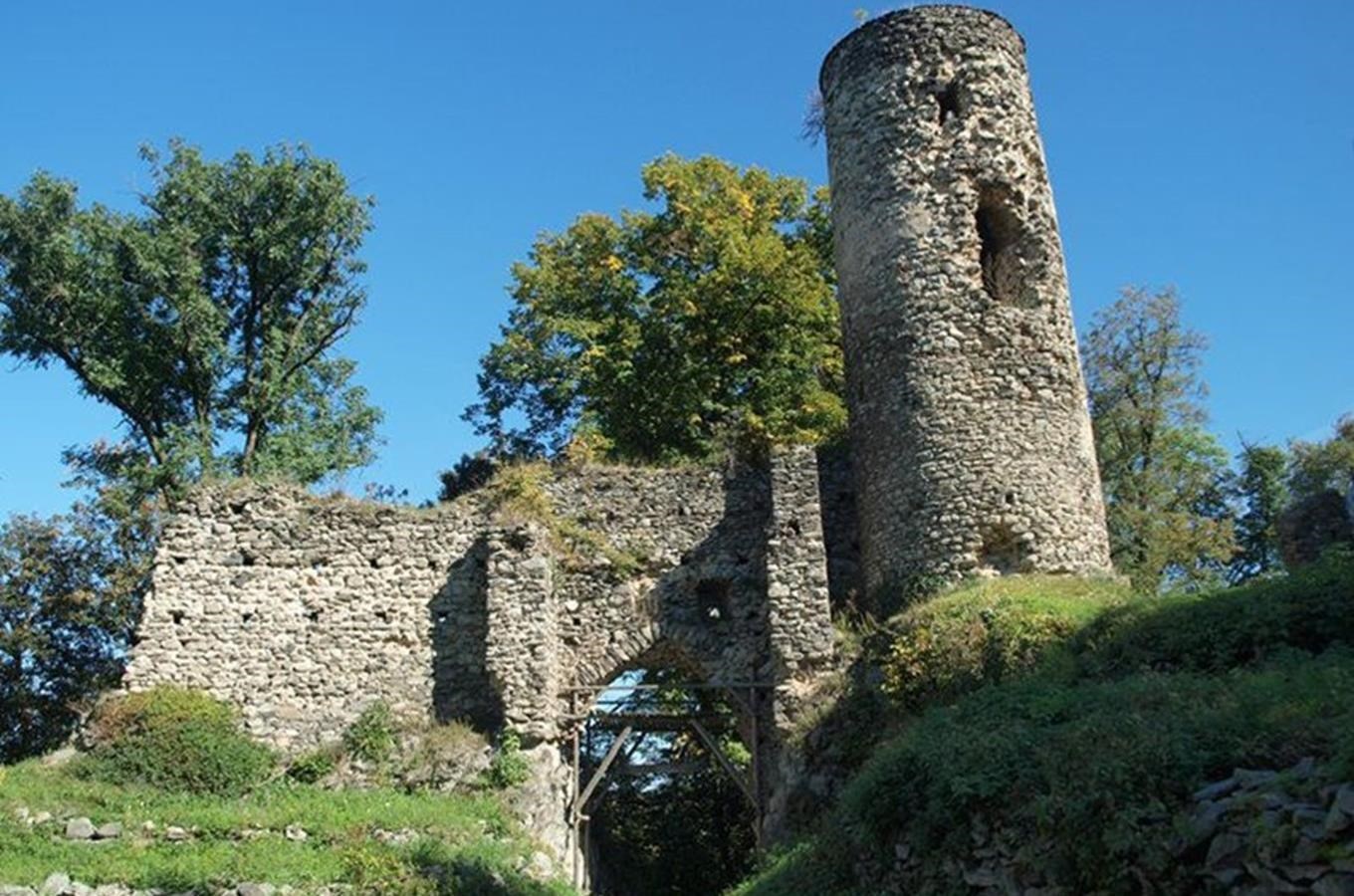 Na hrade Sukoslav pod Milešovkou se v sobotu otevre vyhlídková vež