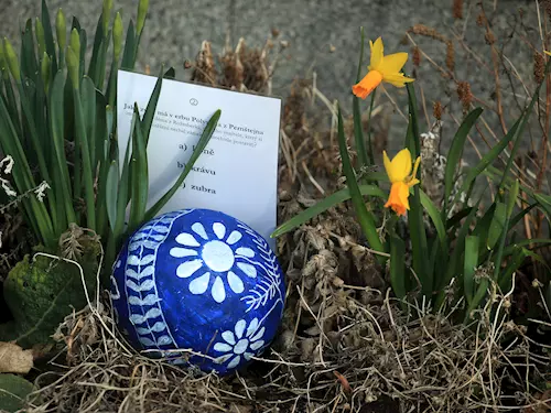 Velikonoční hra v zahradě zámku Kratochvíle