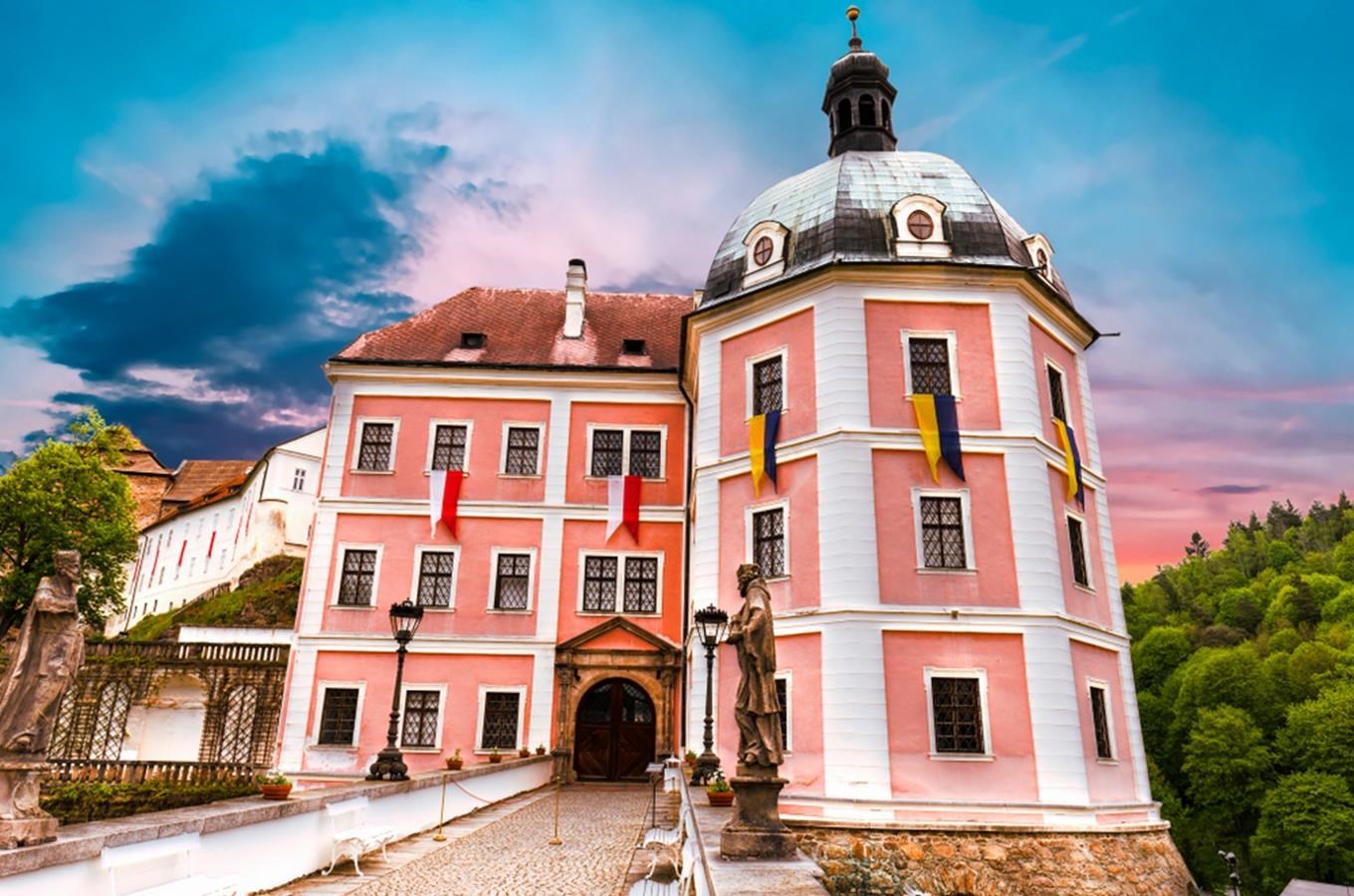 Zámek v Bečově nad Teplou zve na návštěvu o víkendu i podzimních prázdninách
