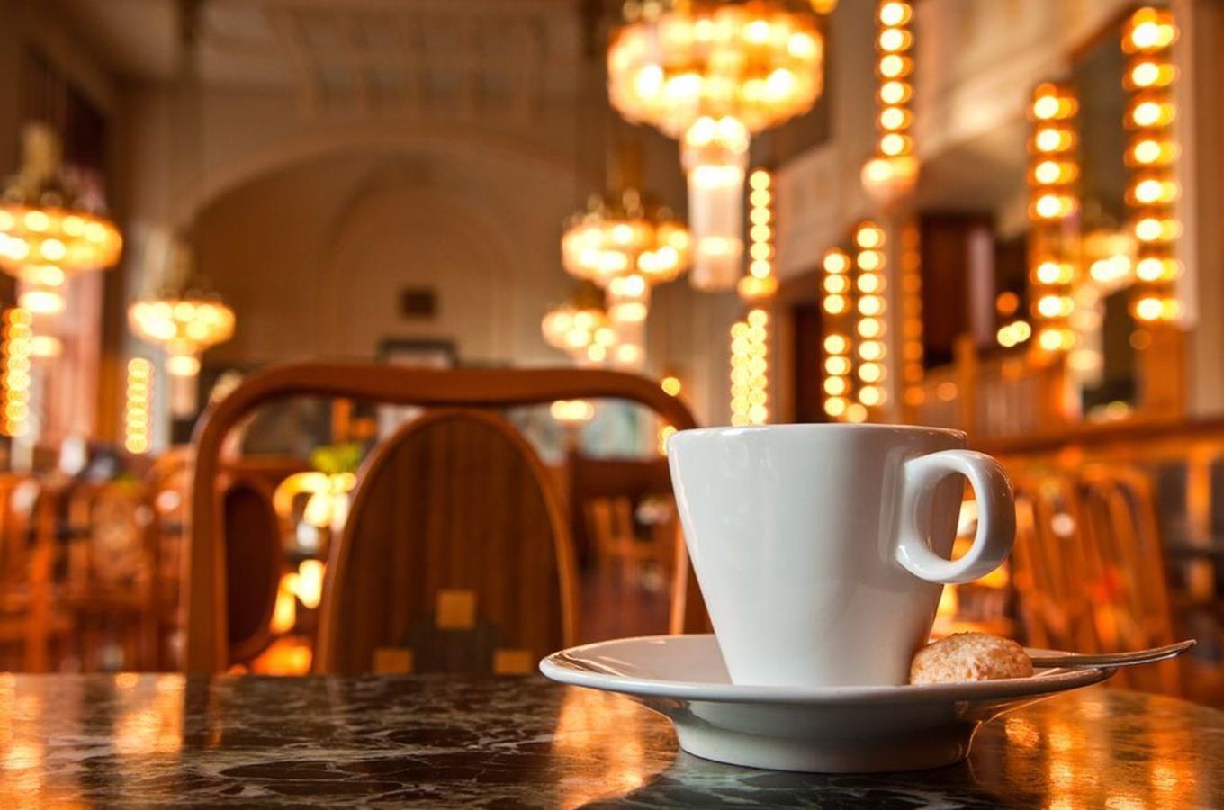 Pražské kavárny – svět, který voní čerstvou kávou