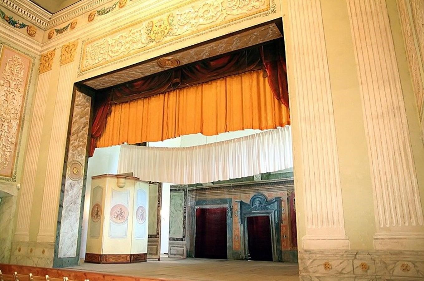 Klasicistní divadlo na zámku Kačina