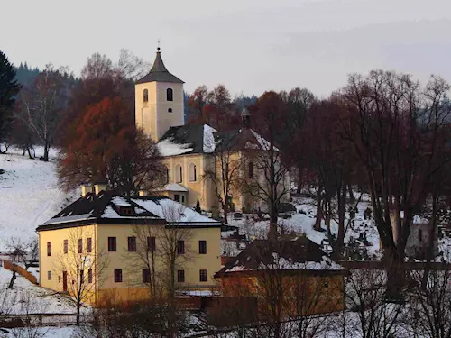 Zimní DOTEK a prilehlý renesancní kostel
