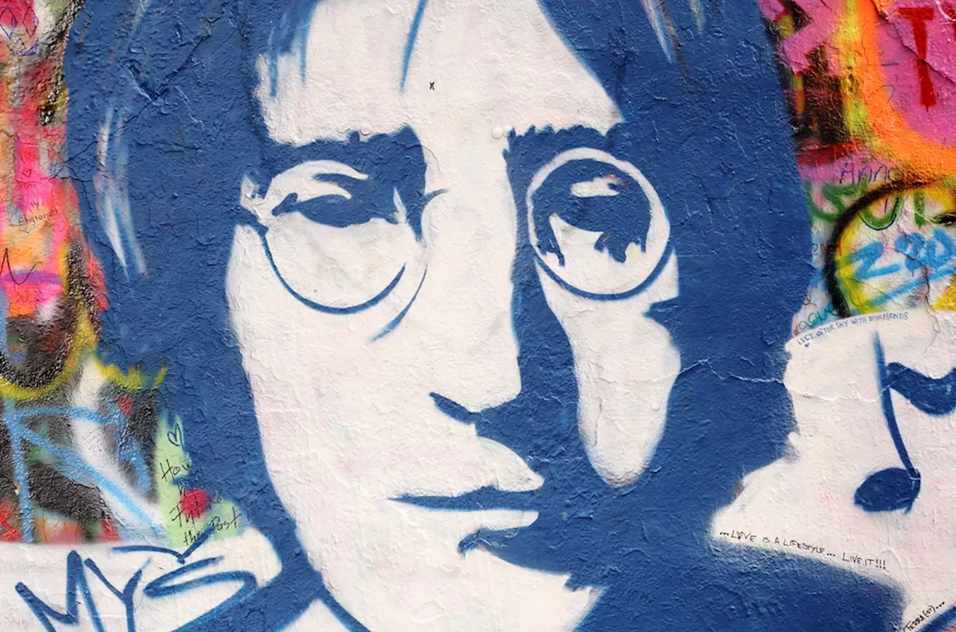 Lennonova zeď je přetřená a připomíná 30 let od Sametové revoluce