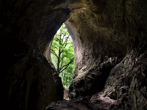Průchozí jeskyně Jáchymka v Moravském krasu