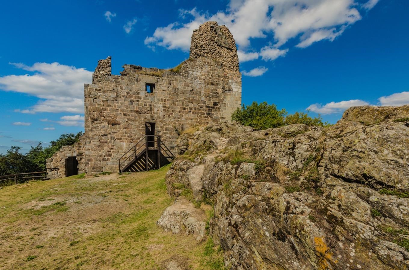 Hrad Přimda - nejstarší dochovaný kamenný hrad v České republice
