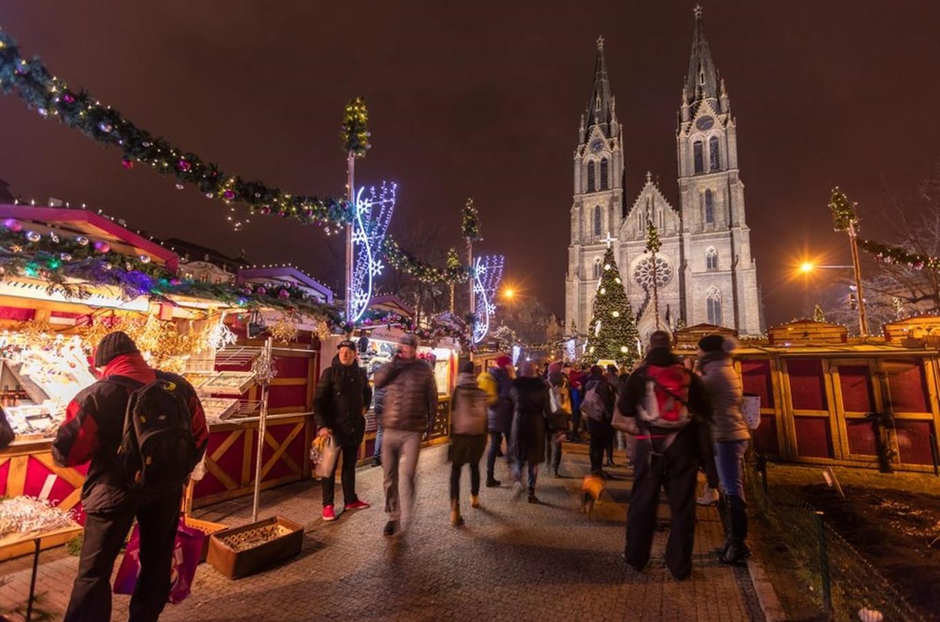 Vánoční trhy v Praze na náměstí Míru a na Hradě se otevírají již o tomto víkendu