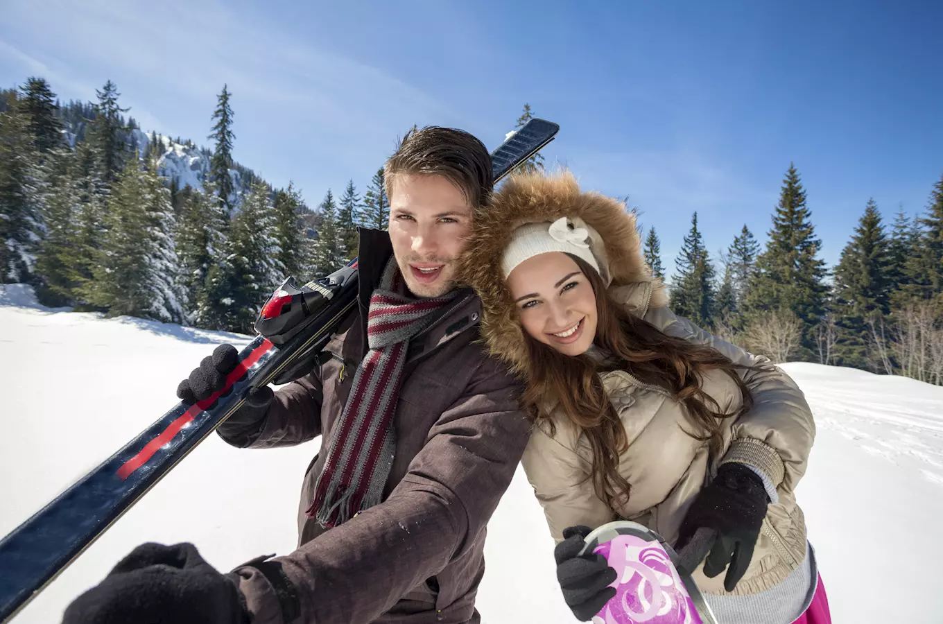 Skicentrum Deštné láká návštevníky nejen lyžarským areálem a atraktivním nocním lyžováním