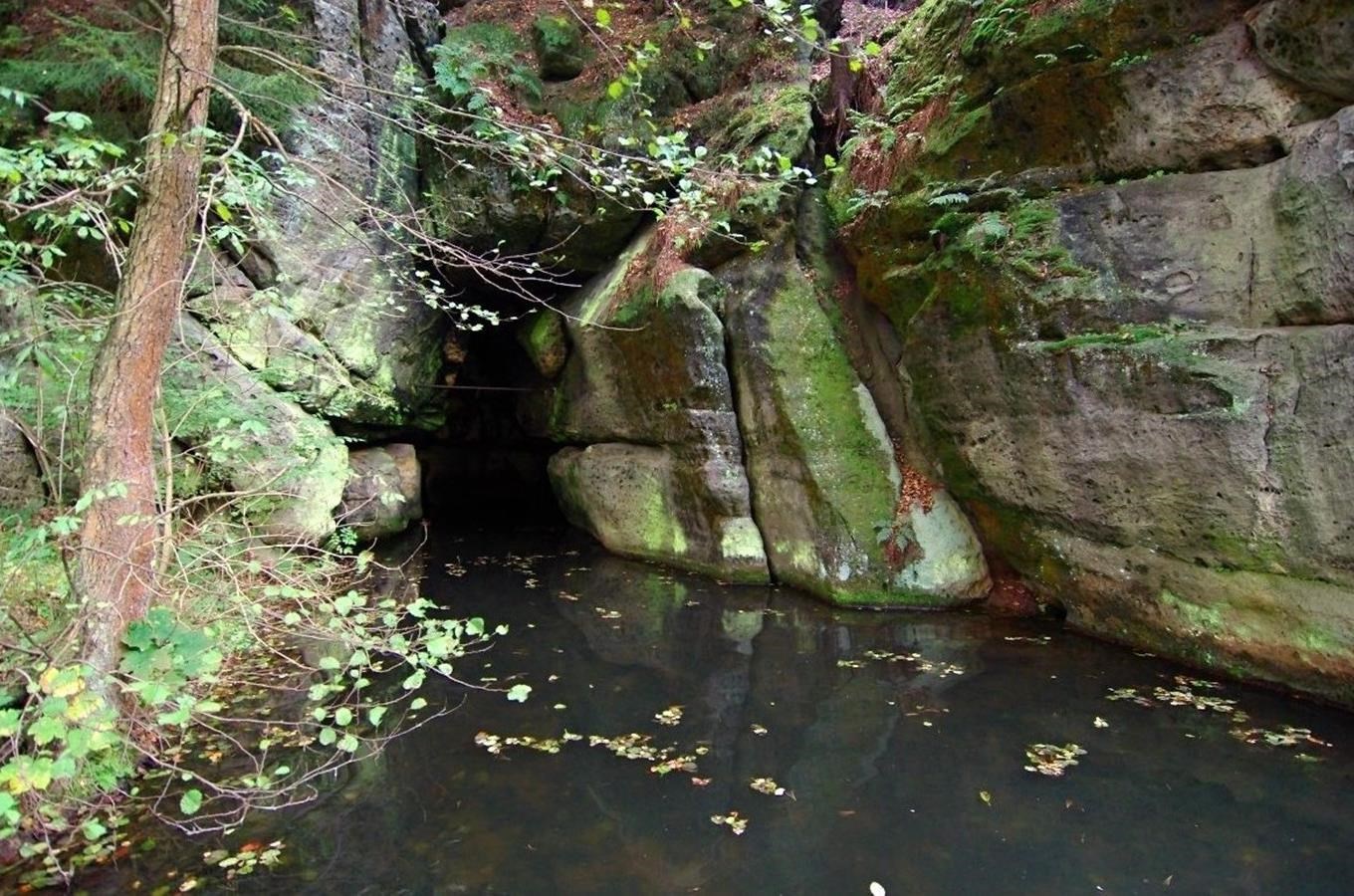Rusalčina jeskyně u Pavlínina údolí
