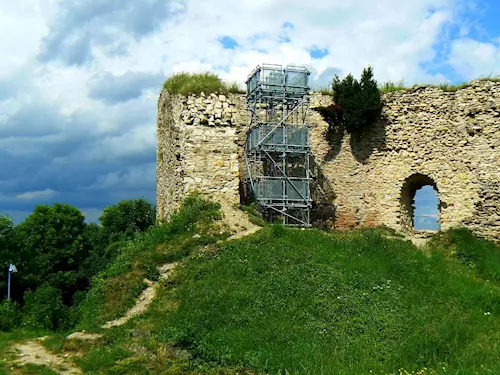 Hrad Lanšperk s rozhlednou – ojedinělý plášťový hrad v Čechách