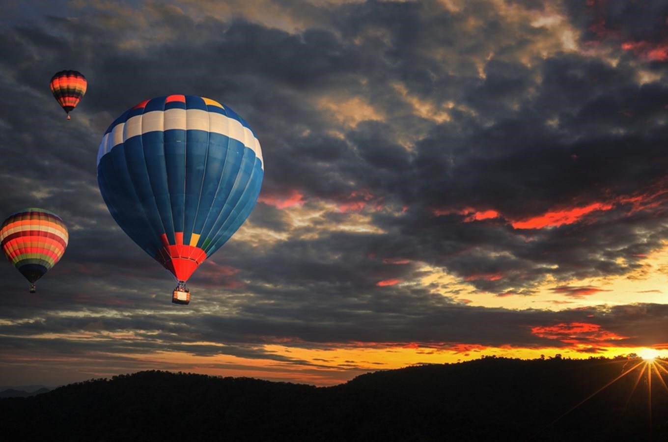 Na nebi u Jindřichova Hradce se soutěží o mistrovské tituly v balonovém létání