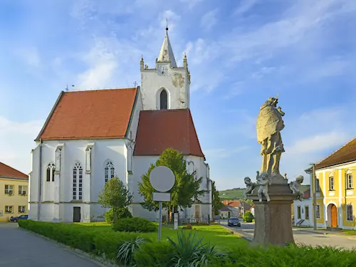 Kostel sv. Mikuláše a sv. Václava v Pouzdřanech