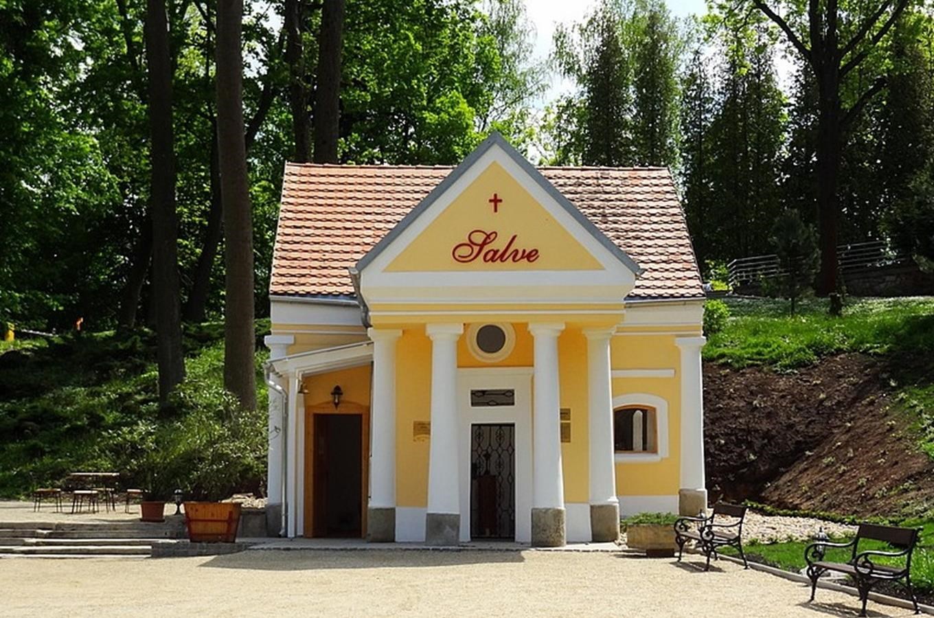 Lázeňská kaple Salve v Mšené-lázně