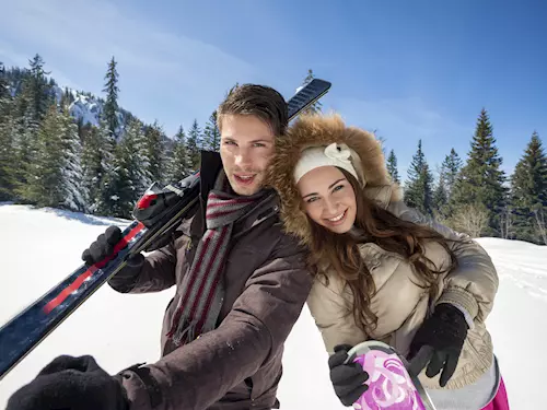 Skicentrum Deštné láká návštevníky nejen lyžarským areálem a atraktivním nocním lyžováním