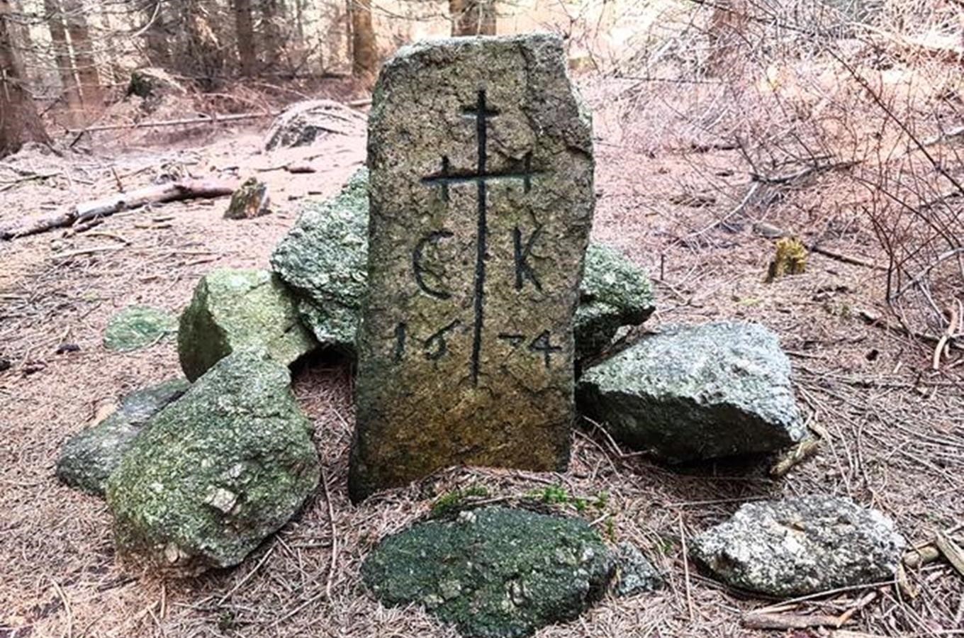 Klogertův kámen - nejstarší pomník v Jizerských horách