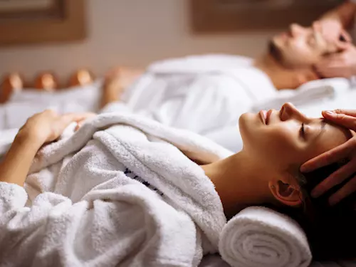 Dopřejte si párový rituál s relaxační aroma masáží v Čestlicích