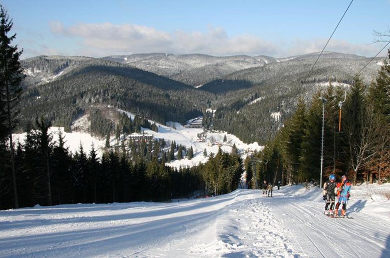 Ski areál Razula ukončí o víkendu sezónu lyžováním za polovinu