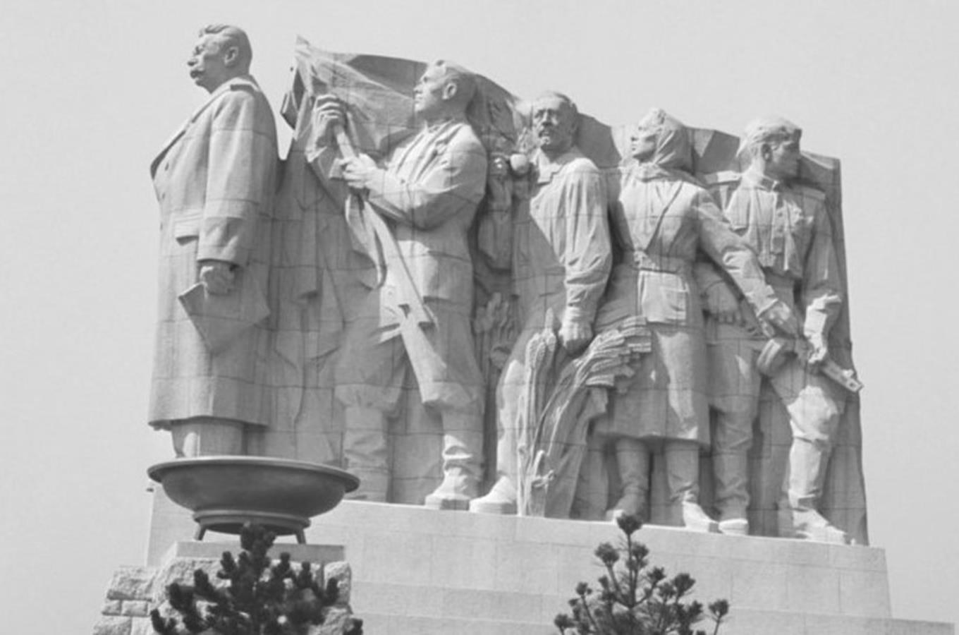 Bývalý pomník Stalina v Praze na Letné – největší skupinové sousoší v Evropě