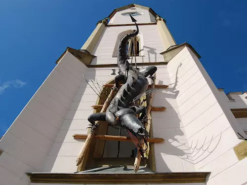 V Trutnově sundají v sobotu draka z věže Staré radnice