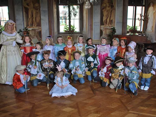 Kostýmové prohlídky – půjčovna historických kostýmů na zámku Milotice