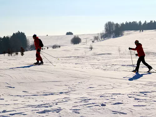 Běžkařský okruh a bruslení v Grund Resort Golf & Ski