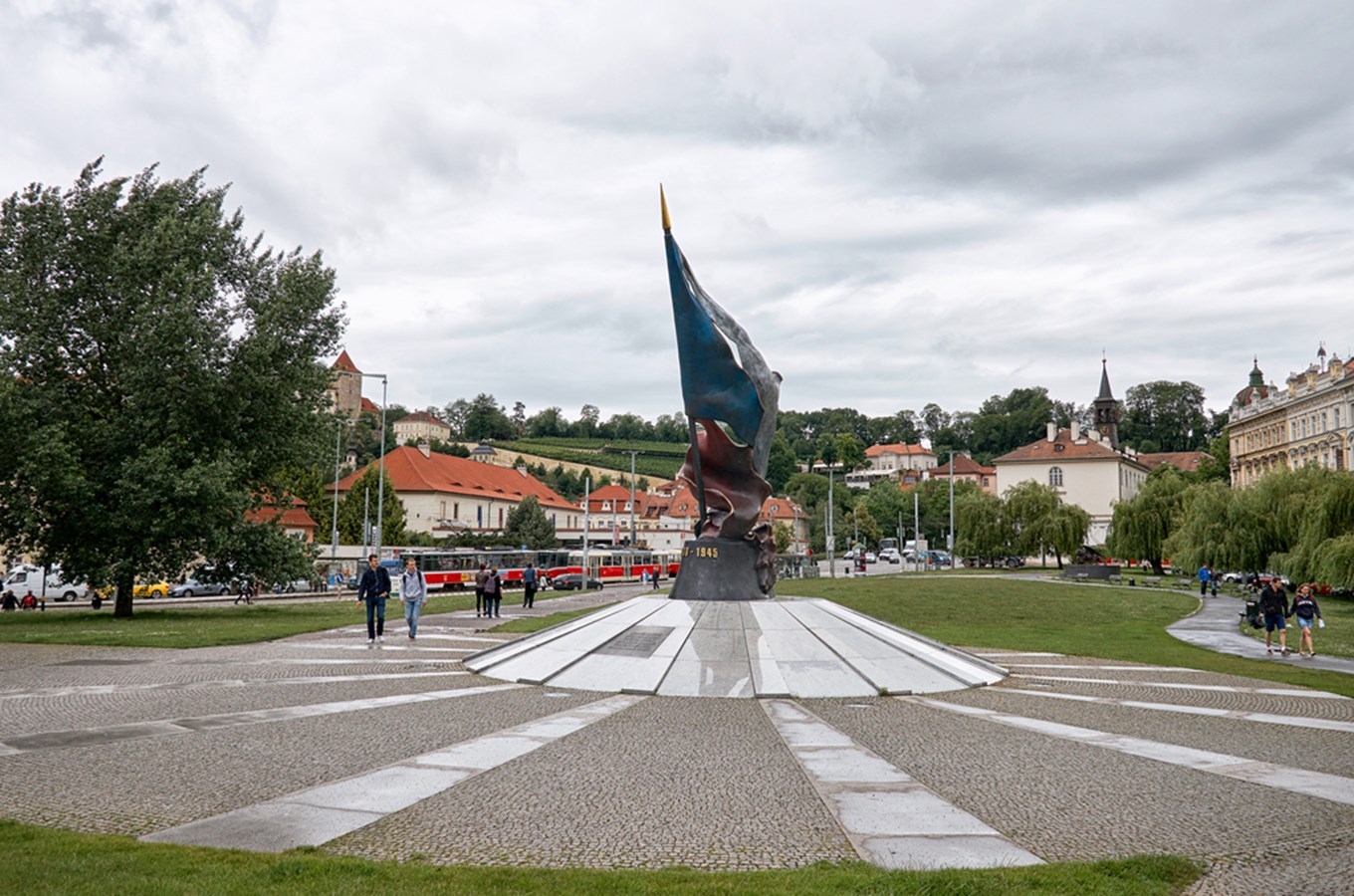 Památník obětí a vítězů druhého odboje na Klárově 