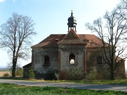 Kostel sv. Barbory u obce Všekary