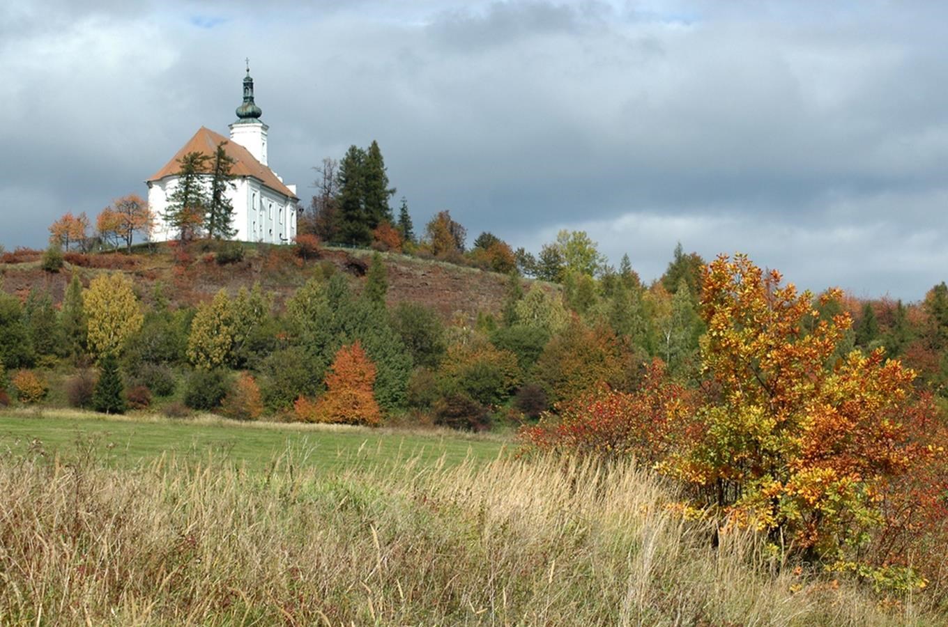 Poutní kostel Panny Marie Pomocné na Uhlířském vrchu