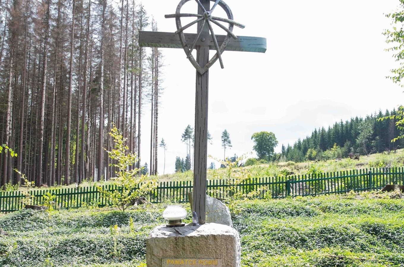 Hodonín u Kunštátu. Památník holokaustu Romů a Sintů na Moravě