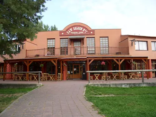 C & W Saloon No. 1 – stylová restaurace a ubytování ve Zbýšove u Brna