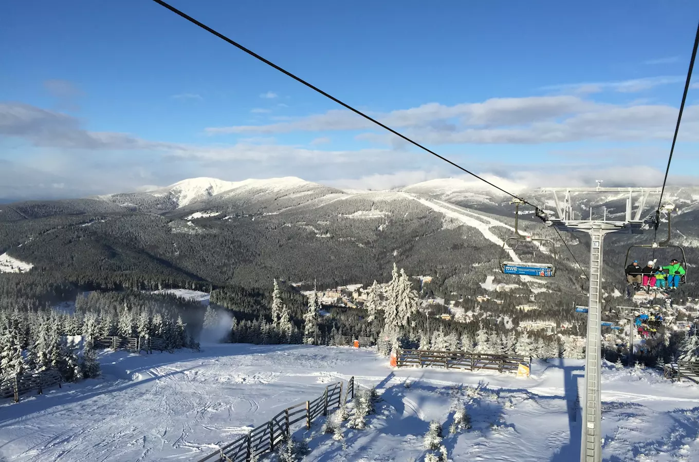 Lyžování ve Špindlu slibuje ideální snehové podmínky i nové sjezdovky