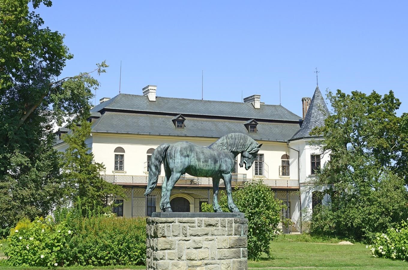 Zámek Slatiňany se návštěvníkům otevře 1. května