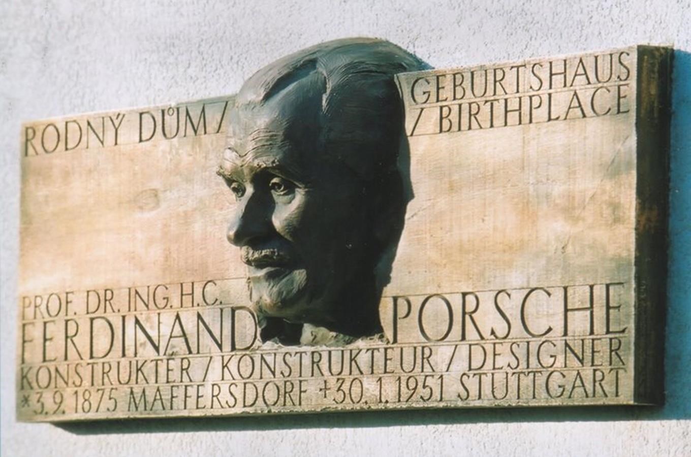 Ve Vratislavicích u Liberce byl zrušen památník Ferdinanda Porscheho