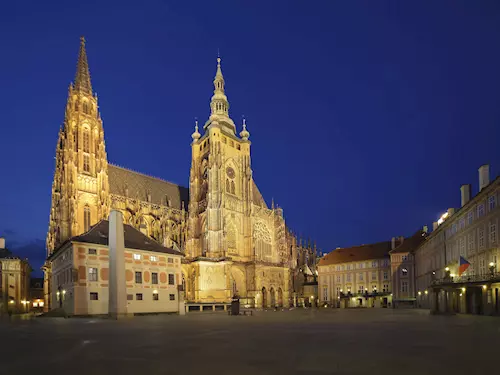 Zámer vybudovat nový chrám souvisel s povýšením pražského biskupství na arcibiskupství