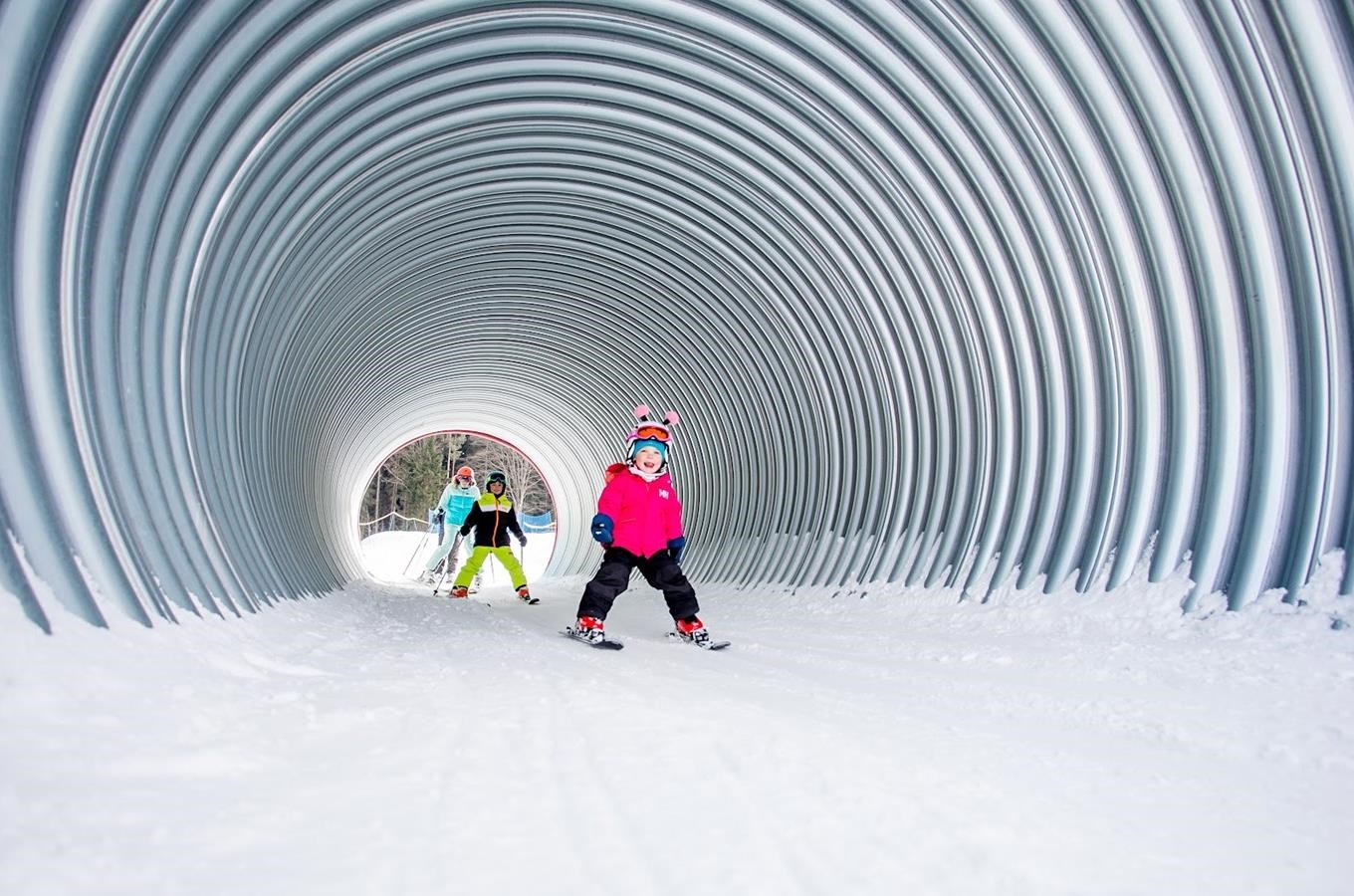 Užijte si letos pohodové rodinné lyžování ve Skiareálu Lipno