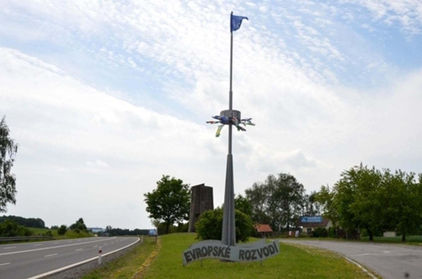 Monument Evropského rozvodí u Bělotína