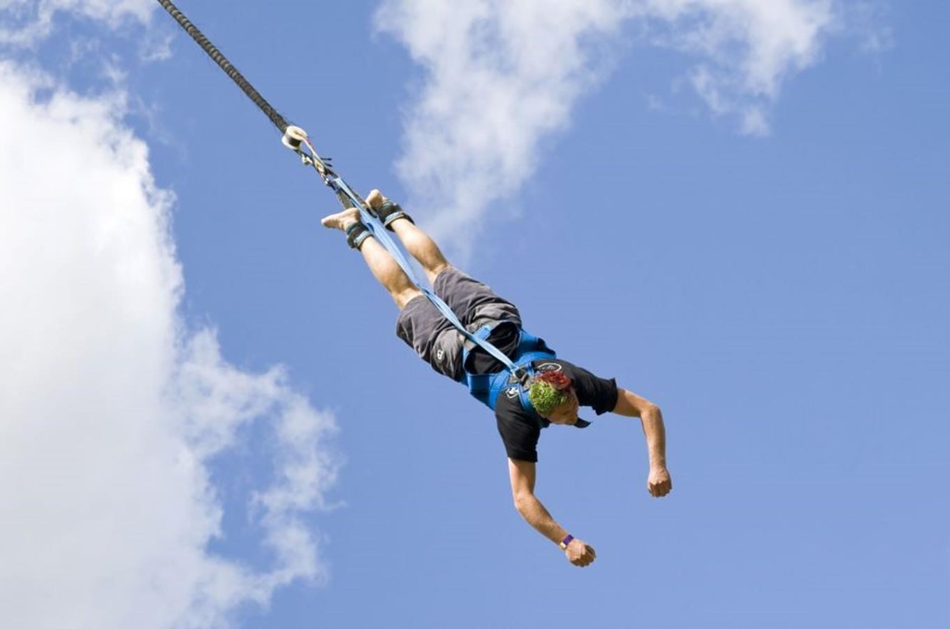 Bungee jumping z jeřábu v Ostravě