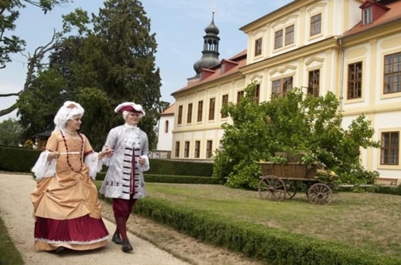 Barokní areál zámku ve Svojšíně o víkendu oživí zahradní slavnosti
