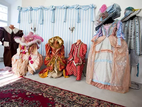 Zámek Napajedla hostí výstavu kostýmu a rekvizit z pohádek