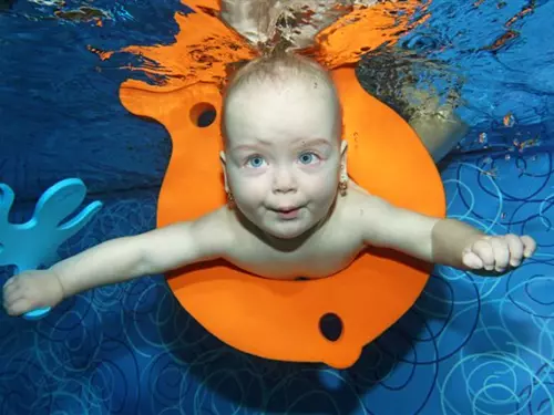 Plavání kojenců Šutka
