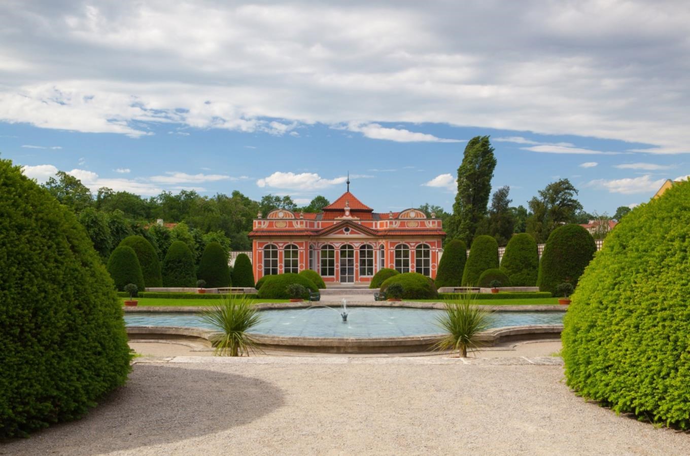 Otevřená Černínská zahrada vyzývá k letním návštěvám
