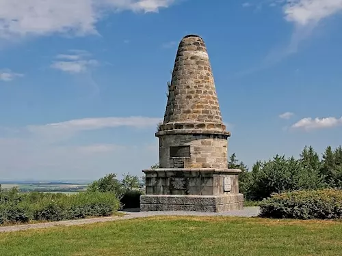 Památník bitvy u Lipan – místo osudového střetu husitů s katolíky